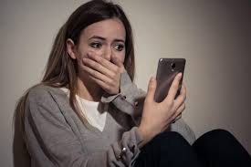 „dringenden handlungsbedarf verortet alma zadić in der justiz. Hass Im Netz Schnellverfahren Fur Opfer Ein Jahr Haft Bei Upskirting