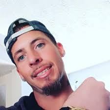 Leslie Renn's Instagram, Twitter & Facebook