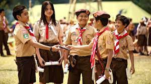 Yup, karena pramuka begitu menyenangkan, penuh petualangan, dan memberikan banyak pelajaran berharga yang berguna bagi kehidupan, berikut empat film bertema pramuka yang wajib anda tonton: Menumbuhkan Kembali Kecintaan Pada Pramuka Lewat Film Lima Elang Halaman 1 Kompasiana Com