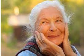 Pay attention to those in the hall. Here is the happiness of life to grow  old together.