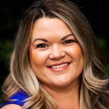 Angie Howe's Instagram, Twitter & Facebook