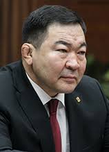 Bat Erdene's Instagram, Twitter & Facebook