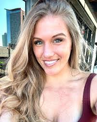 Maria Raudales's Instagram, Twitter & Facebook