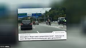 Seorang lelaki yang menumbuk anggota bomba selepas terlibat kemalangan jalan raya di cheras perdana pada khamis direman empat hari bagi membantu siasatan. Kita Tidak Boleh Menyaman Mereka Jpj Pandang Serius Isu Geng Basikal Bahayakan Pengguna Jalan Raya The Reporter