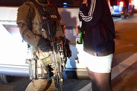 It's their job to take on dangerous terrorists and criminal mafias in the country. Hauserkampf Zum G20 Spezialeinheiten Hatten Schiessen Durfen Telepolis