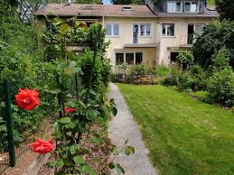 En su trabajo, el centro utiliza la biografía y el diario de ana frank como una herramienta única para promover la tolerancia y educar a las. Haus Zum Verkauf Anne Frank Strasse 38 60433 Frankfurt Am Main Eschersheim Mapio Net