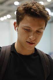 Pin By Ananya On Tom Holland Tom Holland Peter Parker Tom Holland Imagines Tom Holland