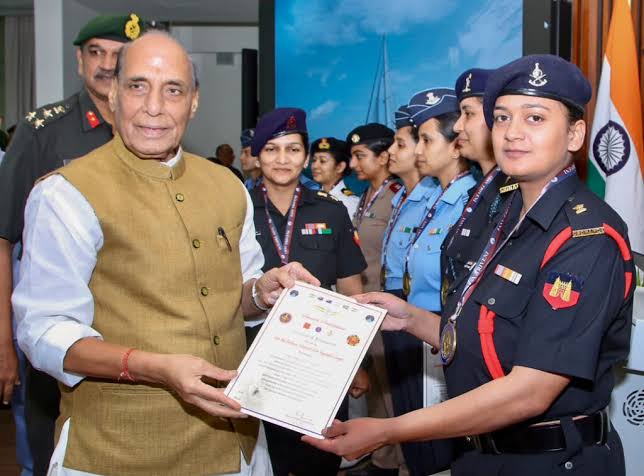 Rajnath Singh felicitates tri-service women sailors after historic global  circumnavigation - India Strategic