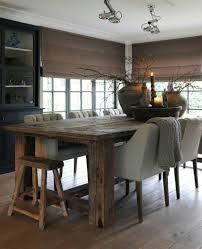Rustic Dining Table Upholstered Tufted Chairs Rustic Stool Large Bowl And Urns Modern Rustic Dining Space Huis Interieur Eetkamer Landelijk Interieur