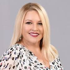 Shelly Bishop's Instagram, Twitter & Facebook