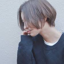 ボブヘアスタイル rover うざバング センターパート 無造作 黒髪 ラフ 耳かけ 外ハネ アンニュイ ウェット かきあげバング 透明感 アッシュ ラフショート モテ ルーズ 抜け感 ゆるふわ アッシュベージュ 似合わせ shot hair styles hair styles asian short hair