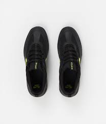 Black shades run throughout the construction, coloring the mesh unders as well as the synthetic panels that support the kit over top. Nike Sb Nyjah Free 2 Shoes Black Cyber Black Black Flatspot