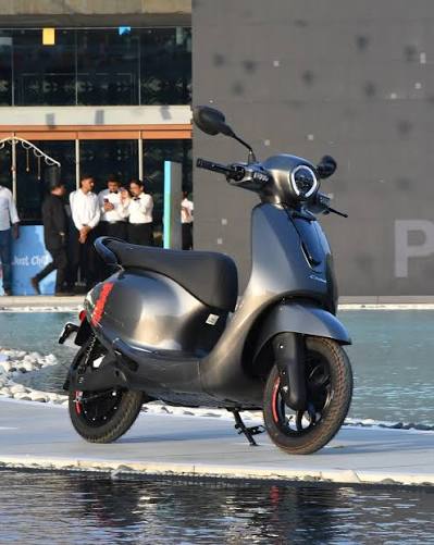 Bajaj has launched the new Chetak C2501 priced at Rs 91,399. This electric  scooter is using a 2.5kWh battery pack and has a claimed riding range of  113 kms.