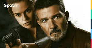 Cassie Holt (played by Alice Eve) outfits