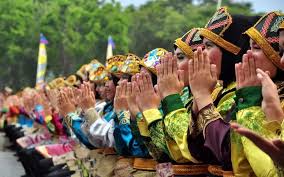Berawal dari sebuah kompilasi cd yang bernama sama, kompilasi pop hari ini merangkum wajah musik pop indonesia melalui kehadiran sembilan musisi indonesia dari industri music independen Pentingnya Kebudayaan Sebagai Pondasi Karakter Bangsa Universitas Pakuan