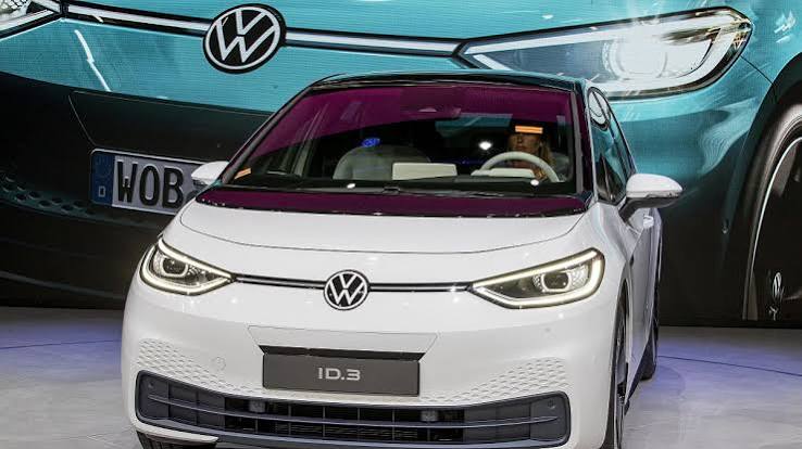 Volkswagen'in Elektrikli Araç Atağı: Beklentilerin Ötesine Geçen Satışlar Ne Anlama Geliyor?