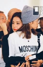 Park J Mink Adli Kullanicinin Kim Jisoo Panosundaki Pin Tanricalar