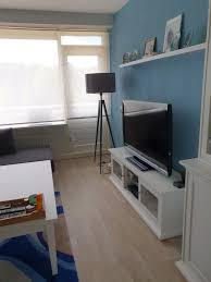woonkamer foto 1 ons plan is de muur achter de tv wit maken om zo meer ruimte te creeren woonkamer muur ruimte