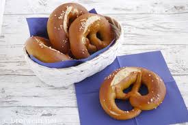 Laugenbrezeln Bayerische Brezen Zum Oktoberfest Brotwein Brezen Laugenbrezel Brezel