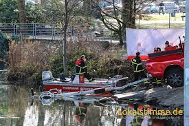 Seine leiche sei im rechtsmedizinischen institut der universitätsklinik essen obduziert worden. Spazierganger Macht Schlimme Entdeckung Im Seilersee In Iserlohn Feuerwehrboot Im Einsatz Lokalstimme De