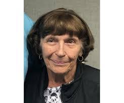 Lori Walkup's Instagram, Twitter & Facebook