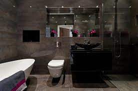 Et pourtant l'envie de chouchouter et de soigner cette pièce destinée à la détente relève de nos jours à un besoin. Des Teintes Sombres Pour Une Salle De Bain Moderne Design Feria