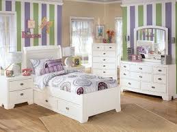 There are choices available for features, bed designs, bed sizes, bunk configurations, types, and finishes to bring together a cohesive look that kids love. Ashley Furniture Childrens Bedroom Sets Ashley Mobel Modernes Schlafzimmer Design Schlafzimmer Design