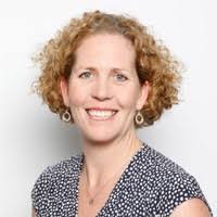 8400+ perfiles de «Aston»