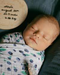 She's hereeee 🥹 Stevie Eloise Roberts finally made her debut and our world  is forever changed — not even one week old yet and she already had her  first photoshoot with momma 🎀