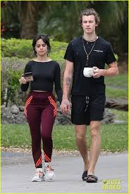 Dalam video, camila cabello mengungkapkan pendapatnya tentang bentuk tubuh sekaligus membalas cemoohan netizen yang mengritik tubuh berisinya. Full Sized Photo Of Shawn Mendes Camila Cabello Morning Stroll 24 Shawn Mendes Holds Hands With Camila Cabello On Their Morning Stroll Just Jared Jr