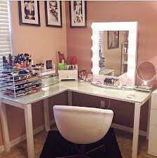 Such A Clever Idea To Use An L Shaped Desk To Have More Space For A Vanity Corner Beauty Room Corner Makeup Vanity Glam Room
