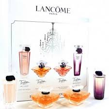 Tresor in love by lancome eau de parfum spray 1 oz/30 ml for women. Lancome Les Tresors De Lancome 4 Miniaturas Set Edp 5ml Edp 7 5ml Edp 7 5ml Edp 5ml For Women Venera Cosmetics