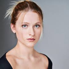 Parker Lapaine har blivit castad för S2. Rollen är okänd. Kanske är hon en  av drakfröna. : r/HouseOfTheDragon