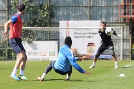 Futbol dünyasının asker bülent'i olarak tanınan bülent uygun'un kızı almina tude uygun, yıllarca mücadele ettiği diyabet hastalığından ameliyatla kurtuldu. Bulent Uygun Resimleri