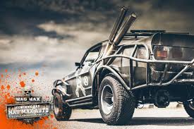 Fury road) 2015 года, режиссера джорджа миллера, с томом харди и шарлиз терон в главных ролях. Mad Max Warner Bros Verschenkt Das Auto Magnum Opus Mde Gaming