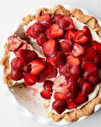 Nyt Cooking On Instagram This Is So Summery And Delicious Make Chocolateforbasil S Strawberry Pretz Nyt Cooking Strawberry Pretzel Strawberry Pretzel Pie