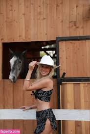 Haliey Welch's tempting body on display