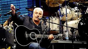 Daniele durante è morto all'età di 66 anni dopo una lunga lotta contro un tumore. Un Concerto Sul Lungomare Per Cantare Le Canzoni Di Pino Daniele