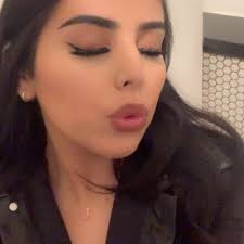 Liz Rojas (@Liz_Reds)