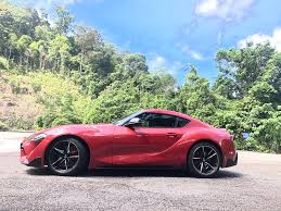 Walau telah berusaha menutup diri dengan jubah dan jilbab panjang berwarna kuning, tonjolan payudara teh ninih yang alim dan shalihah ini dapat kita lihat jelas, begitu montok. Nak Tukar Sport Rims Baca Ini Dulu Careta