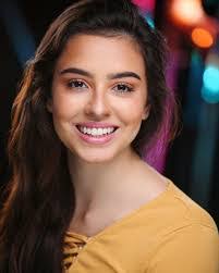 Isabel Monje's Instagram, Twitter & Facebook