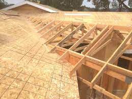 Hip And Valley Roof U A Construction In Northern Australia Showing Framing Vitrines Framing Hip And Valley Roof Vitrin Roof Framing Patio Roof Building A Porch