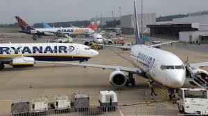 Ryanair holdings plc is near an agreement to order more boeing co. Ryanair Risks Loss If Boeing 737 Max Remains Grounded News Dw 11 07 2019