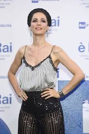 Di origine sarda, nei primi anni di vita cresce all'interno della comunità di san patrignano, dove si erano conosciuti i suoi genitori; Andrea Delogu At Rai Pogramming Launch In Milan 07 09 2019 Hawtcelebs