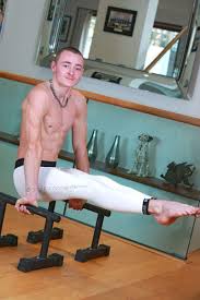 Famous 19 year olds including dixie d'amelio, billie eilish, josh richards, noah beck, emma chamberlain and many more. Ripped Young Straight Gymnast Caspian Findlater Strips Out Of His Gym Kit Stroking His Huge Thick Uncut Dick Men In Gay Porn