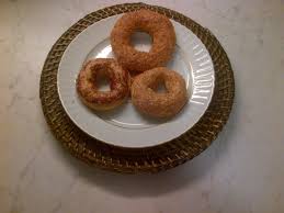 Sokak simidi, kandil simidi, pekmezli simit ve daha pek çok simit türü sofralarımızın vazgeçilmezidir. Kandil Simidi Wikipedia