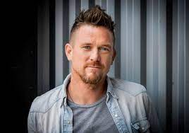John carel de mol born 12 january 1979 in laren known as johnny de mol is a dutch actor and presenter he is the son of john de mol and willeke alberti a. Johnny De Mol Onder Vuur Na Grensoverschrijdend Gedrag Talpa Reageert Show Ad Nl