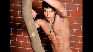 Juan Vidal Desnudo en varias secciones de fotos