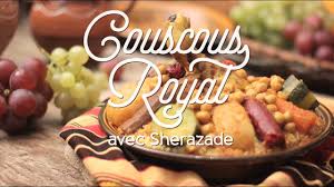 Quand la viande a fini de cuire, la retirer de la casserole puis mettre le potiron, l'oignon, le céleri, le navet, les carottes, le poivron rouge et faire dorer (environ 10 min). Couscous Royal Algerien Version Longue Cuisineaz Youtube