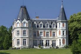 Profitez D Un Sejour En Centre Val De Loire Pour Sejourner Au Chateau De L Aubriere Vivez Cette Experience Avec Bontourism Chateau Pays De La Loire Le Manoir